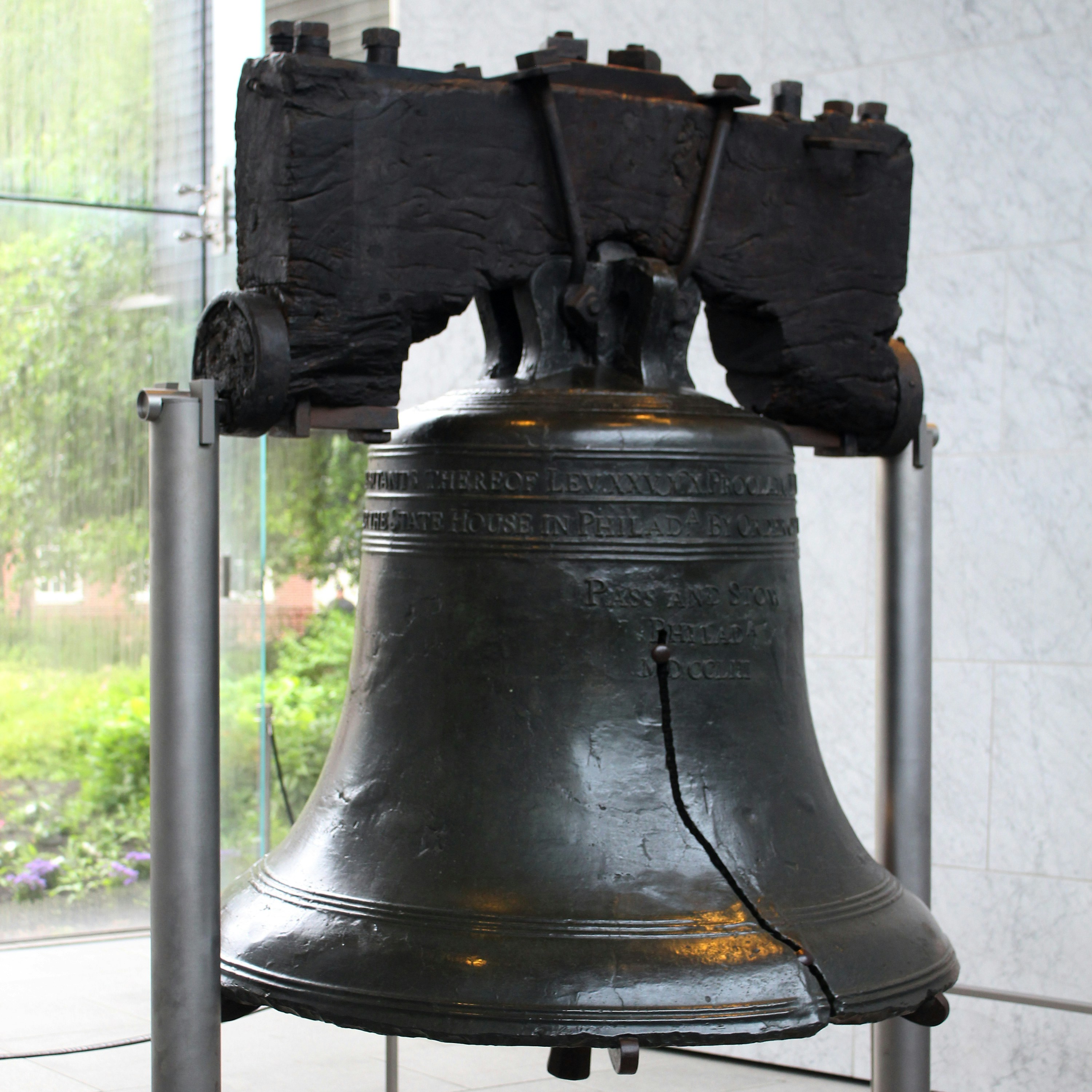 Image depicting the Liberty Bell in Philadelphia by Joe Richmond under license by Unsplash