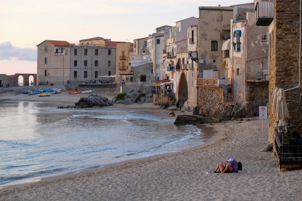 Cefalu, Sicily, Italy photo by Alexandra Smielova under license by Unsplash.com