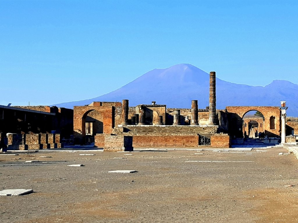 Pompeii, Italy photo by D Jonez under license by Unsplash.com