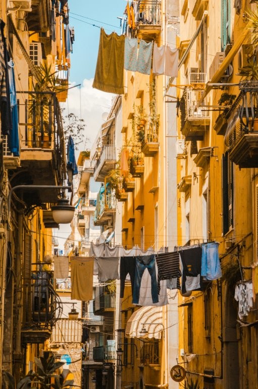 The Spanish Quarter, Naples, Italy photo by Samuel C under license by Unsplash.com