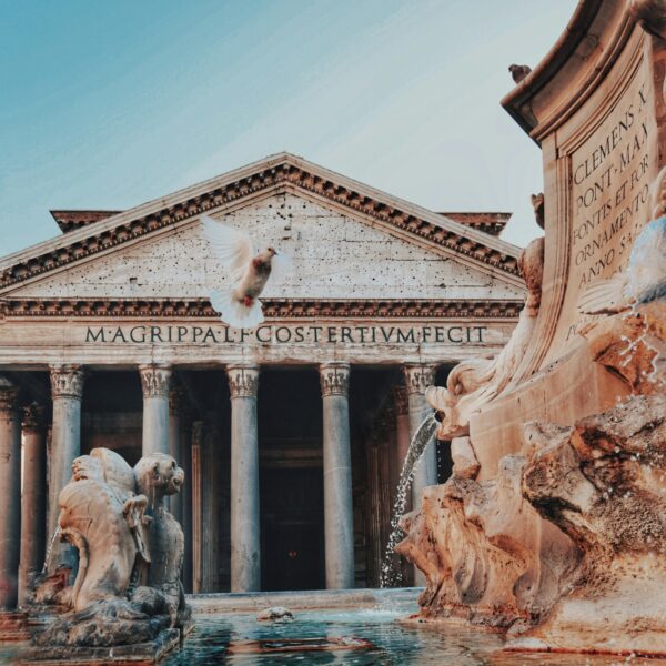 Pantheon, Rome, Italy photo by Gloria Cretu under license by Unsplash.com
